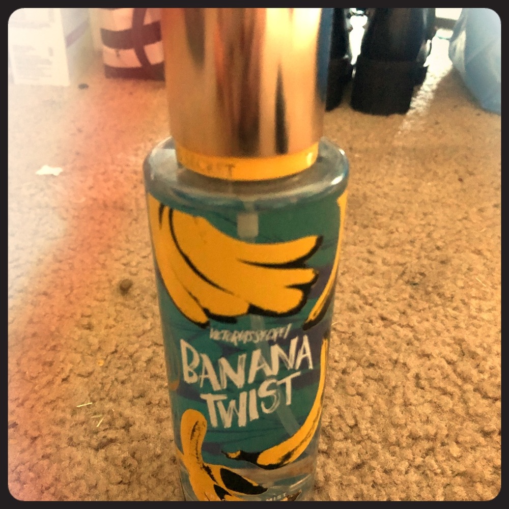 Victoria’s Secret Spray; Banana Twist set!